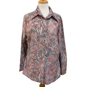 Vntg 70’s grey dagger collar button down shirt with red floral pattern Volup